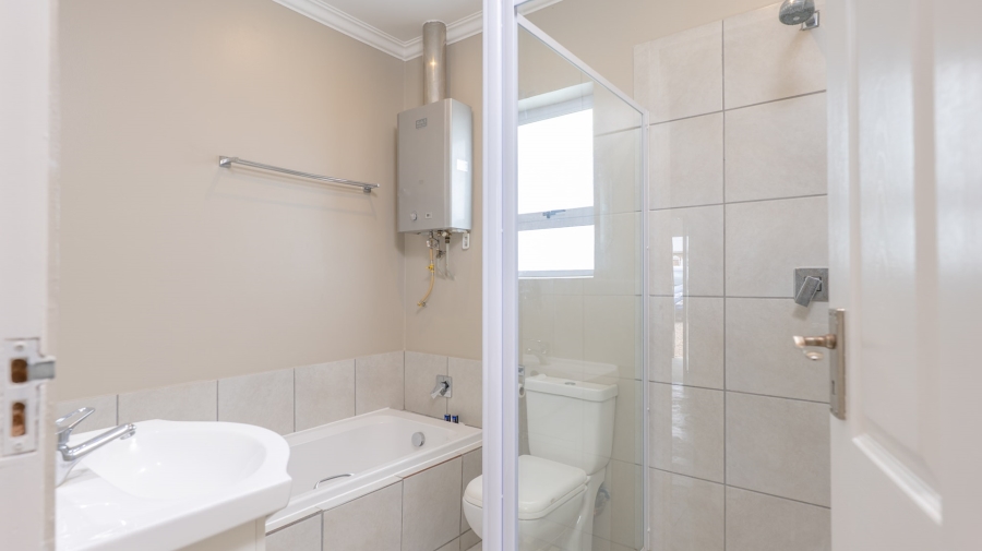 To Let 3 Bedroom Property for Rent in Struisbaai Western Cape